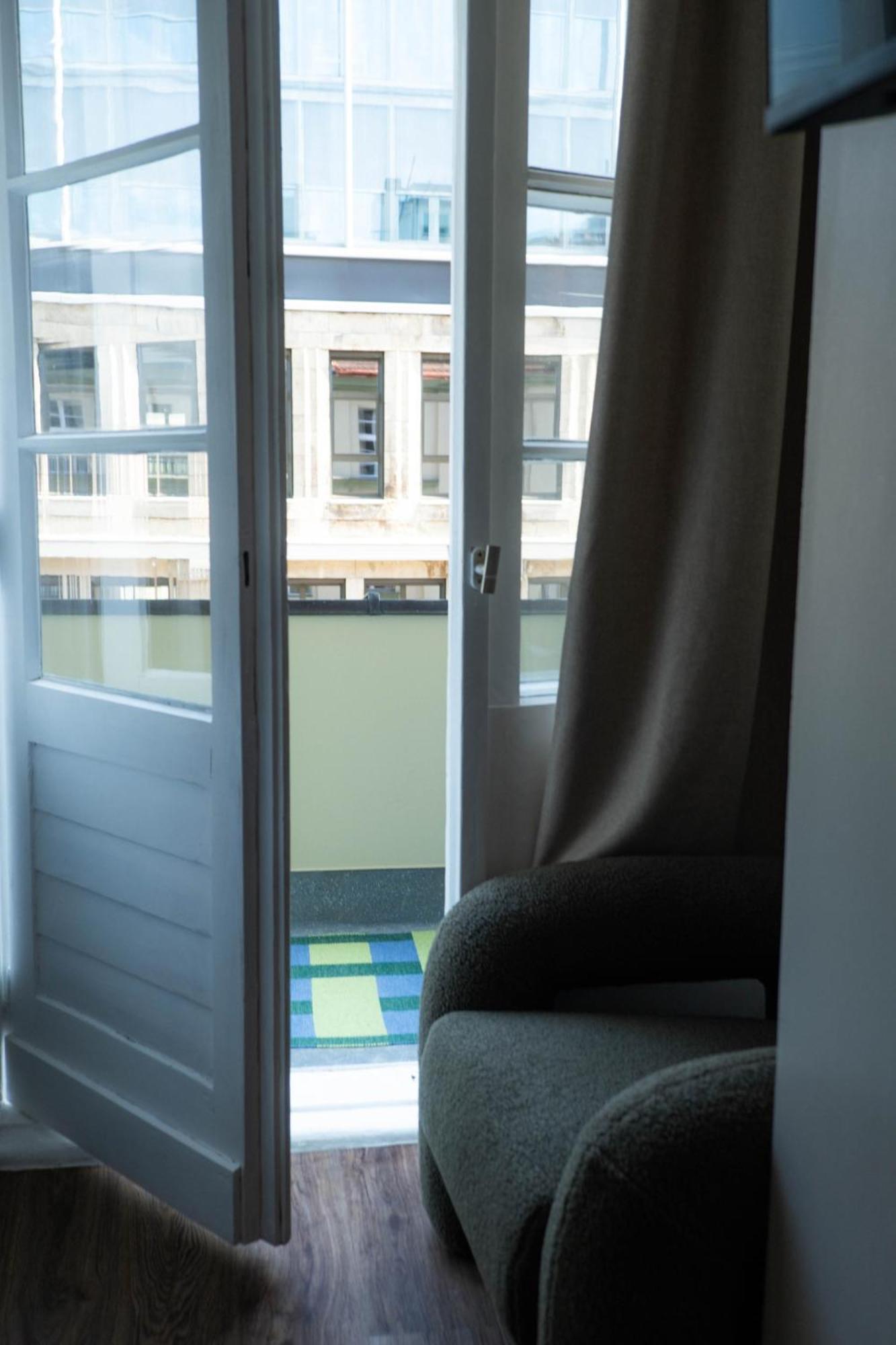Curt Balcony 4